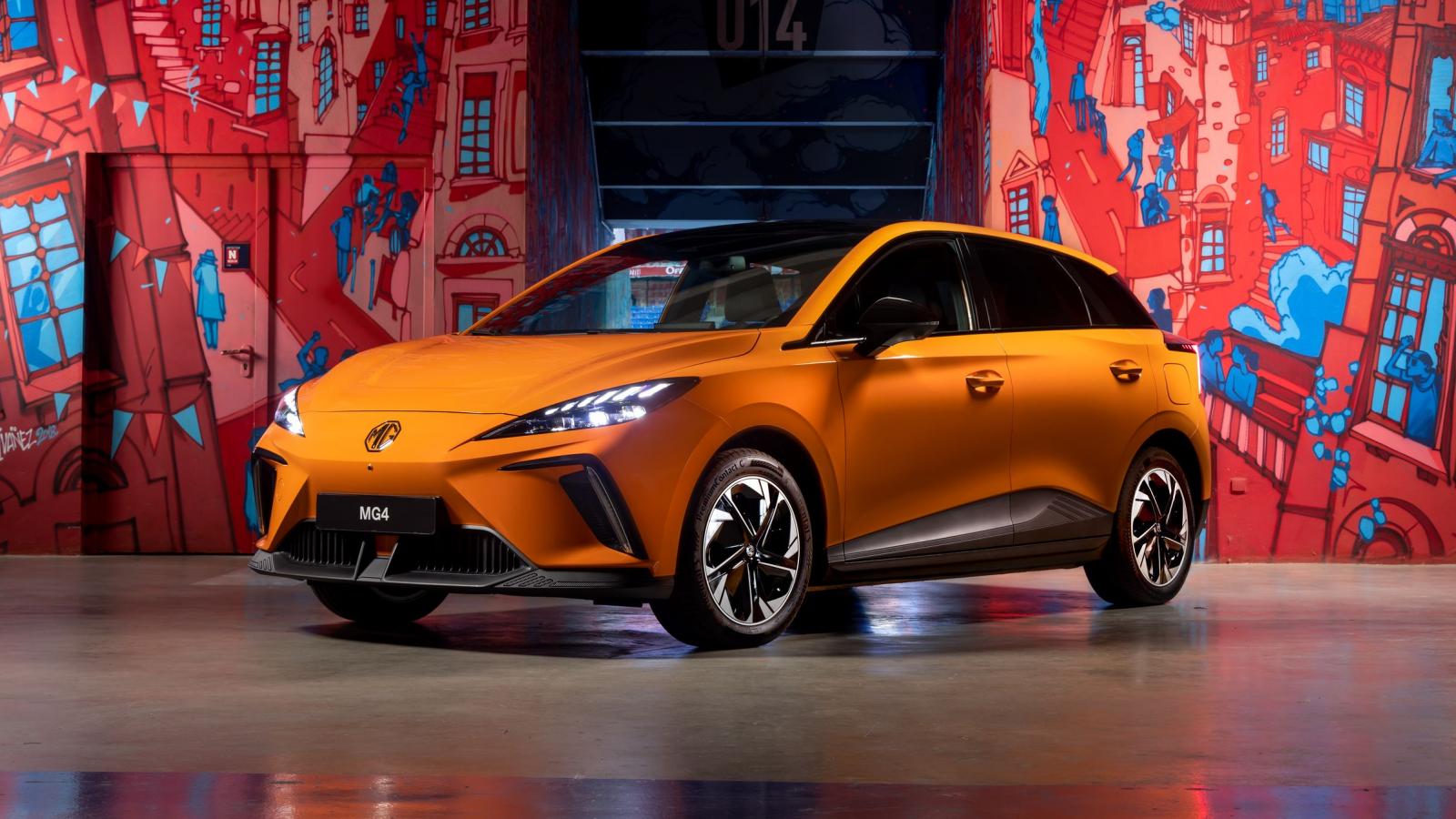 MG4 Electric Hatchback σε κόκκινο χρώμα